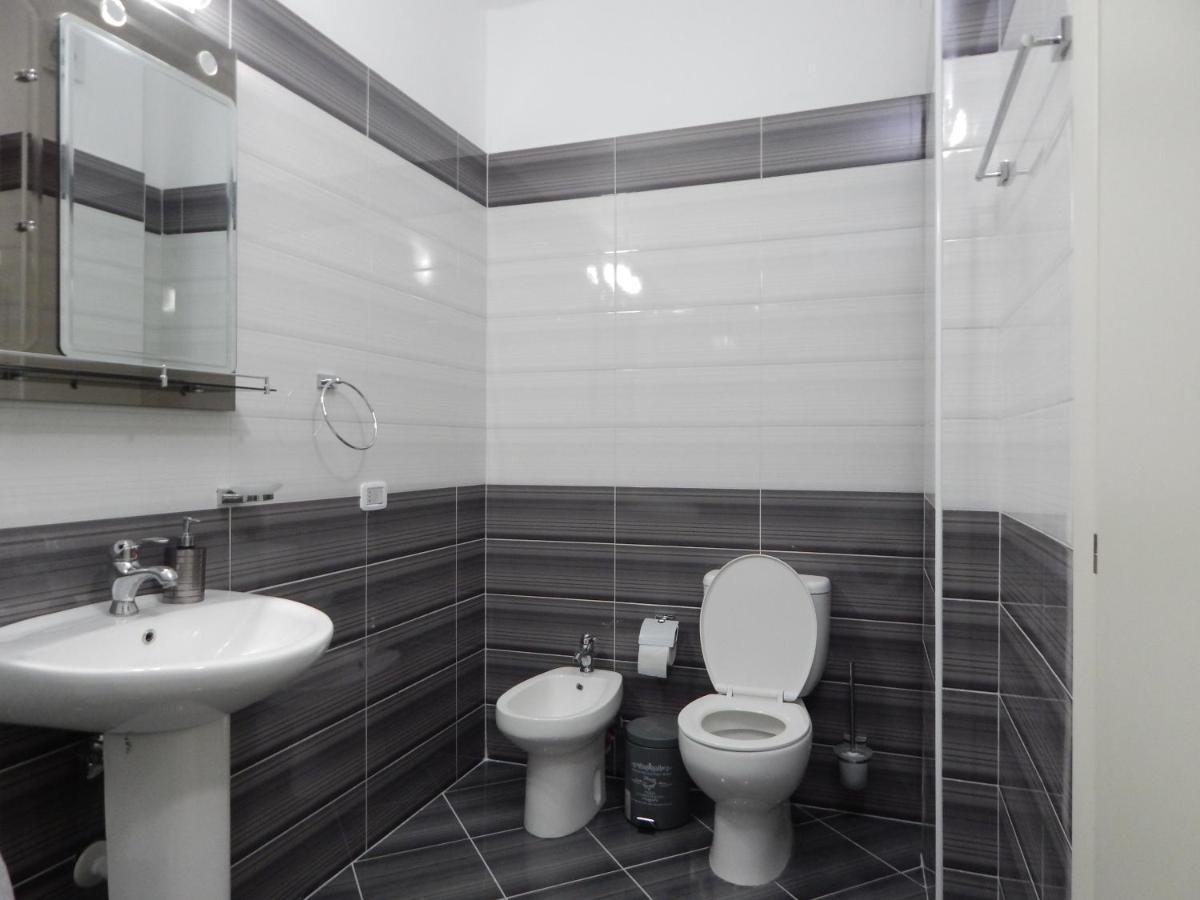 Modern Spacious 1 Bedroom Flat Next To The Beach Vlorë Eksteriør billede